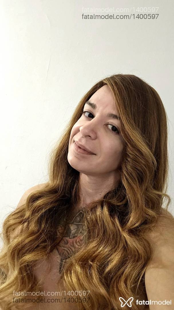 Acompanhante travesti com cabelo castanho de olhos castanhos - Nadhya Brucielen
