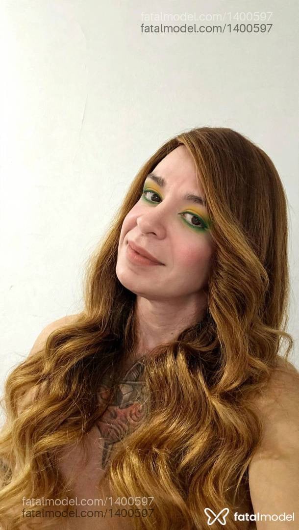 Acompanhante travesti com cabelo castanho de olhos castanhos - Nadhya Brucielen
