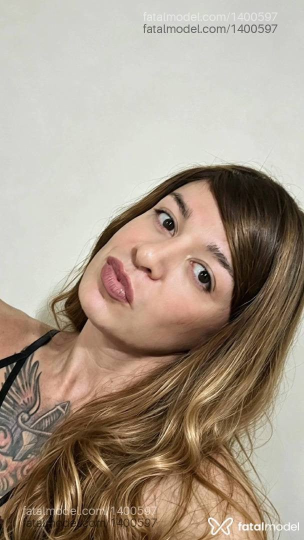 Acompanhante travesti com cabelo castanho de olhos castanhos - Nadhya Brucielen