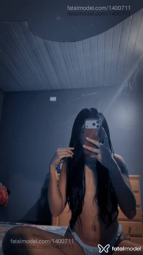 Acompanhante mulher morena (o) de olhos pretos - Vitória