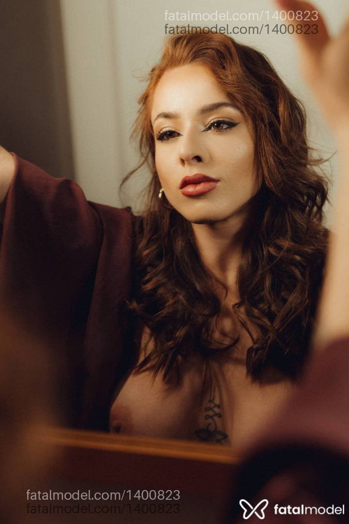 Acompanhante mulher ruiva (o) de olhos mel - Evelyn Zain