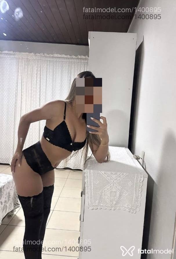 Acompanhante mulher morena (o) de olhos castanhos - Júlia
