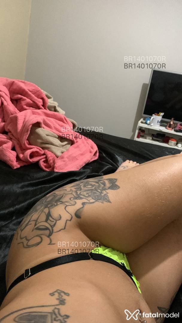 Acompanhante mulher loira (o) de olhos castanhos em Brasília - Stefany Dias