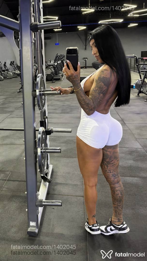 Acompanhante mulher morena (o) de olhos pretos - Larissa Reis