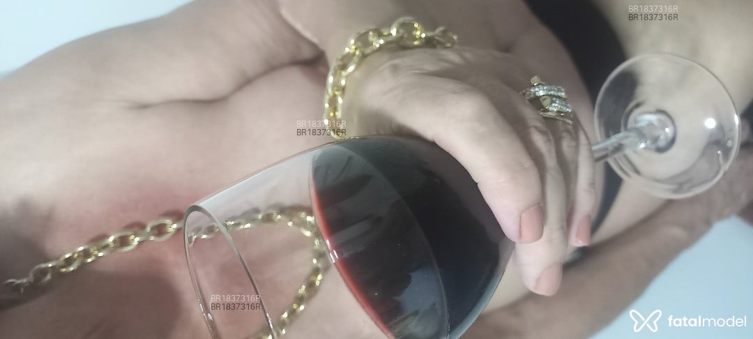 Acompanhante mulher loira (o) de olhos castanhos em Virtual - Carolainy