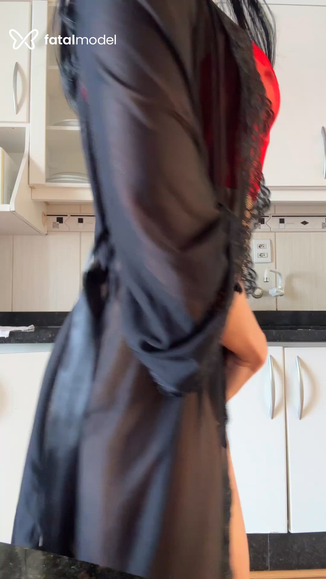 Acompanhante mulher com cabelo castanho de olhos castanhos em Toledo Acompanhante mulher com cabelo castanho de olhos castanhos em Toledo - Thalyta