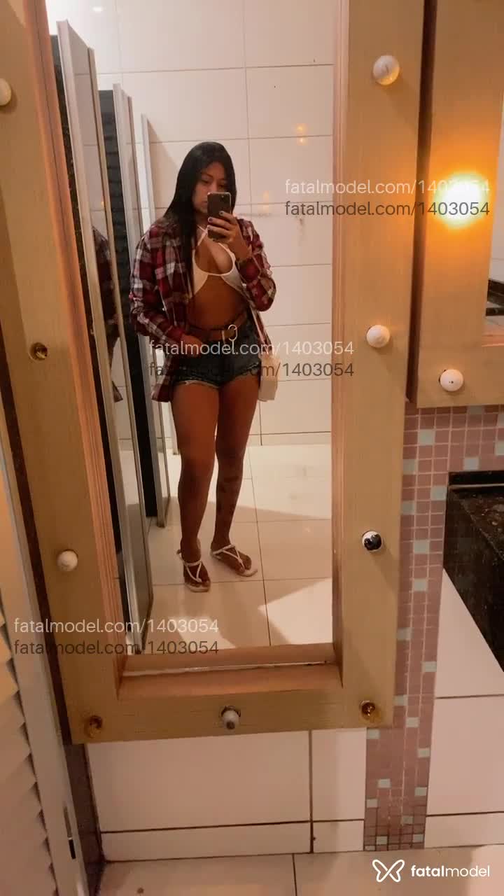 Acompanhante mulher morena (o) de olhos pretos - Sofia