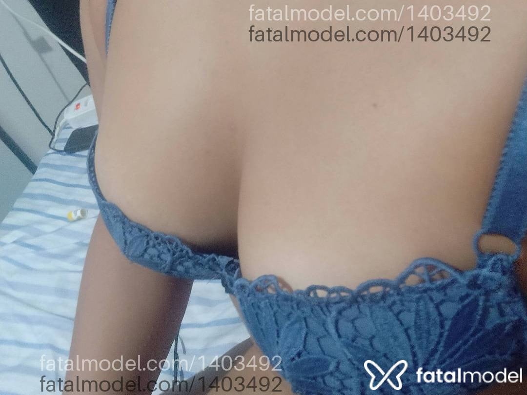 Acompanhante mulher com cabelo castanho de olhos pretos - Suzy Veen