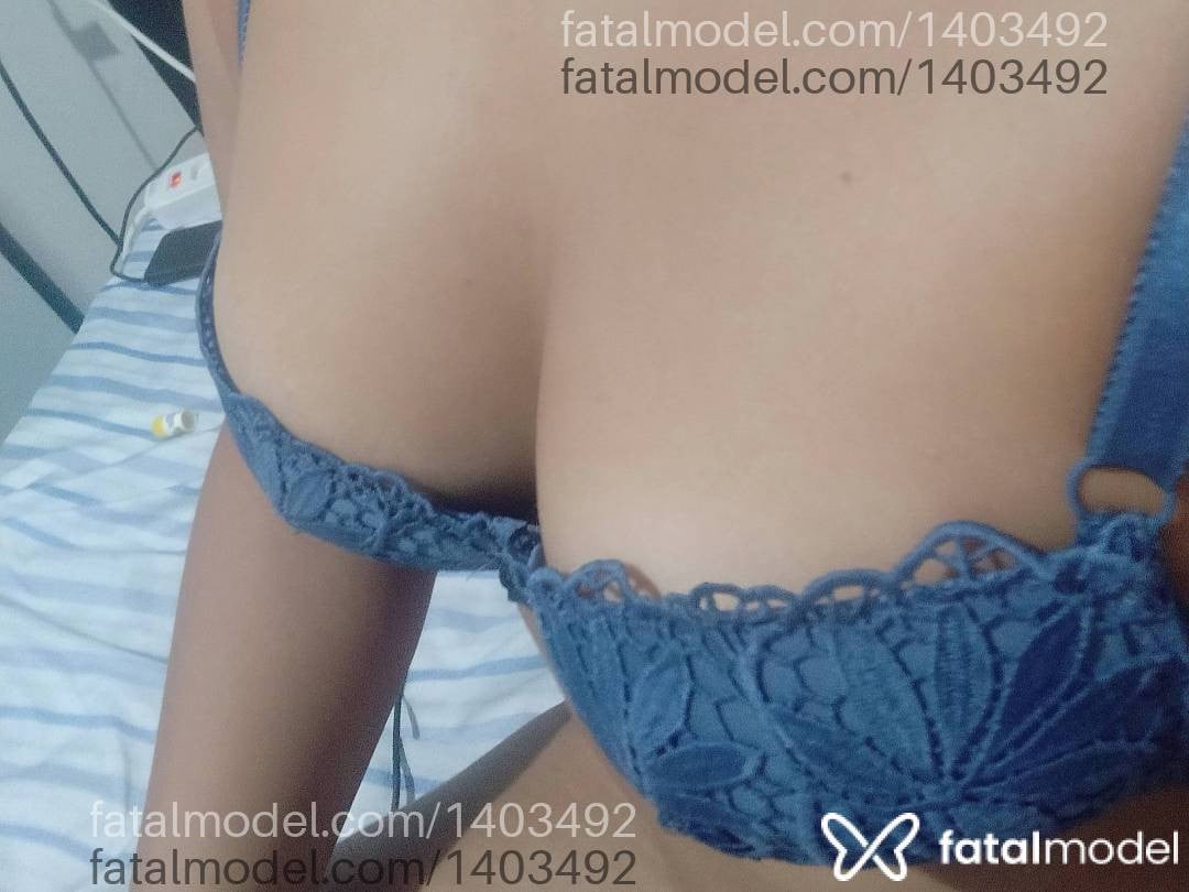 Acompanhante mulher com cabelo castanho de olhos pretos - Suzy Veen