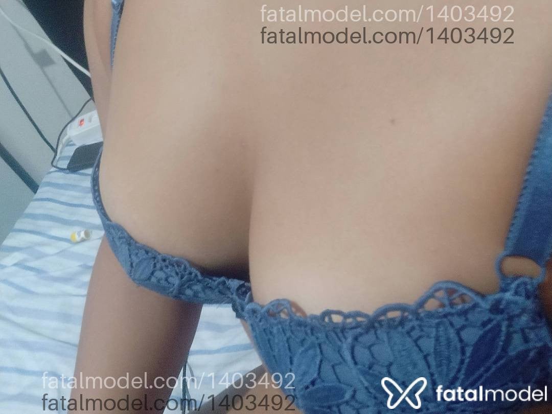 Acompanhante mulher com cabelo castanho de olhos pretos - Suzy Veen
