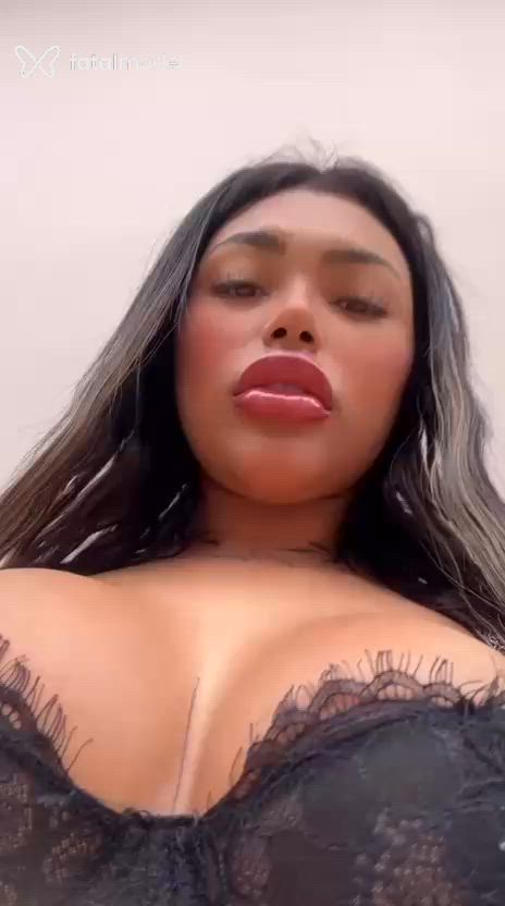 Acompanhante mulher morena (o) de olhos castanhos - Júlia Ribeiro Acompanhante mulher morena (o) de olhos castanhos - Júlia Ribeiro