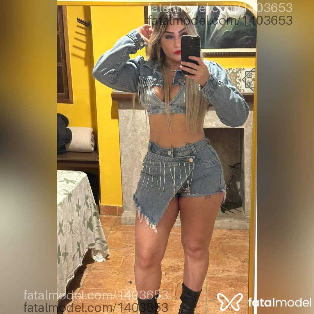 Acompanhante mulher loira (o) de olhos verdes - Hellen Lima