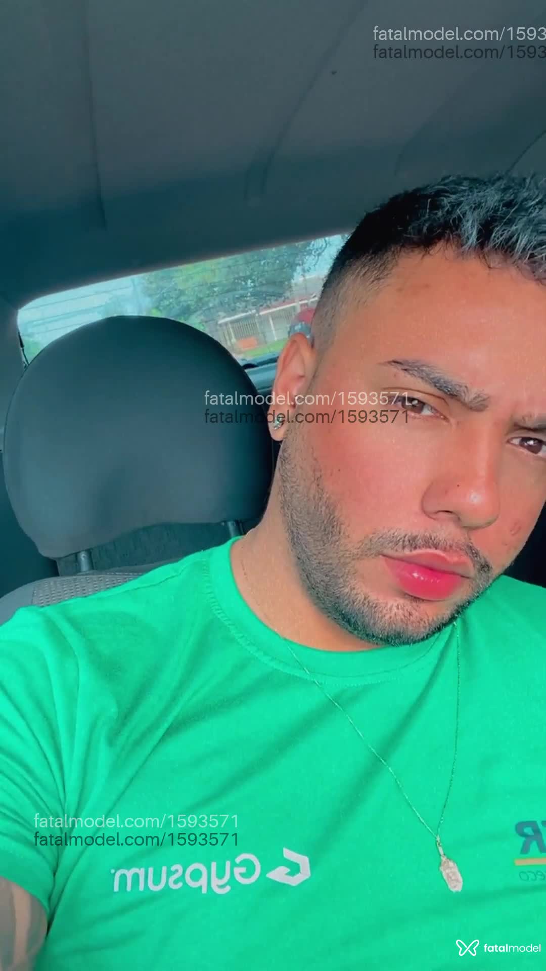 Acompanhante homem morena (o) de olhos castanhos em Pinhais Acompanhante homem morena (o) de olhos castanhos em Pinhais - Lucas