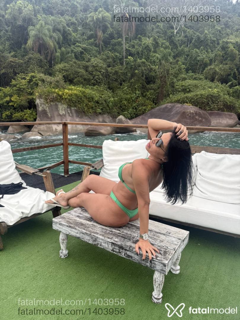 Acompanhante mulher com cabelo castanho de olhos castanhos - Anita