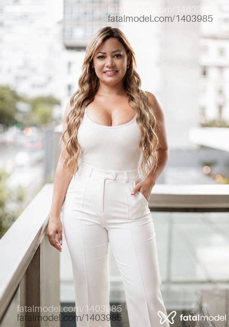 Acompanhante mulher loira (o) de olhos mel - Larissa