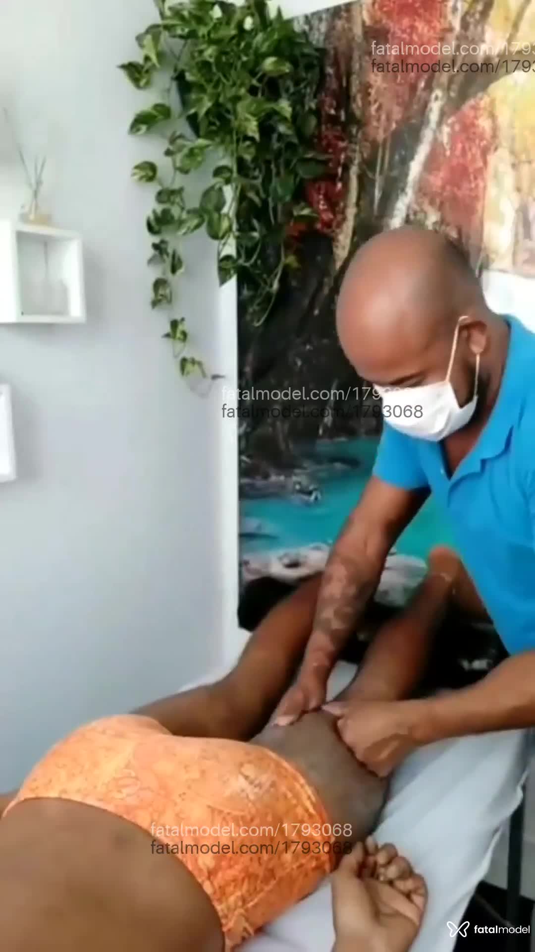 Acompanhante homem com cabelo grisalho de olhos pretos em Virtual - Golf Romeu