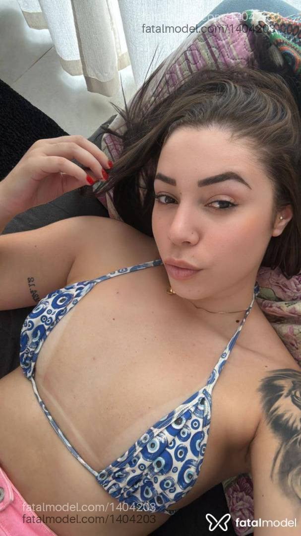 Acompanhante mulher com cabelo castanho de olhos castanhos - Bella Paranaense