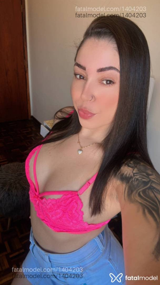 Acompanhante mulher com cabelo castanho de olhos castanhos - Bella Paranaense