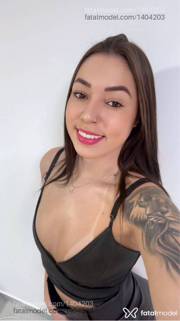 Acompanhante mulher com cabelo castanho de olhos castanhos - Bella Paranaense