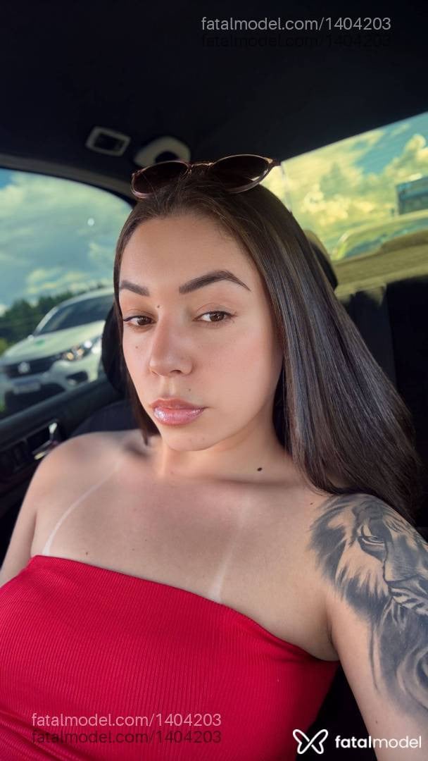 Acompanhante mulher com cabelo castanho de olhos castanhos - Bella Paranaense