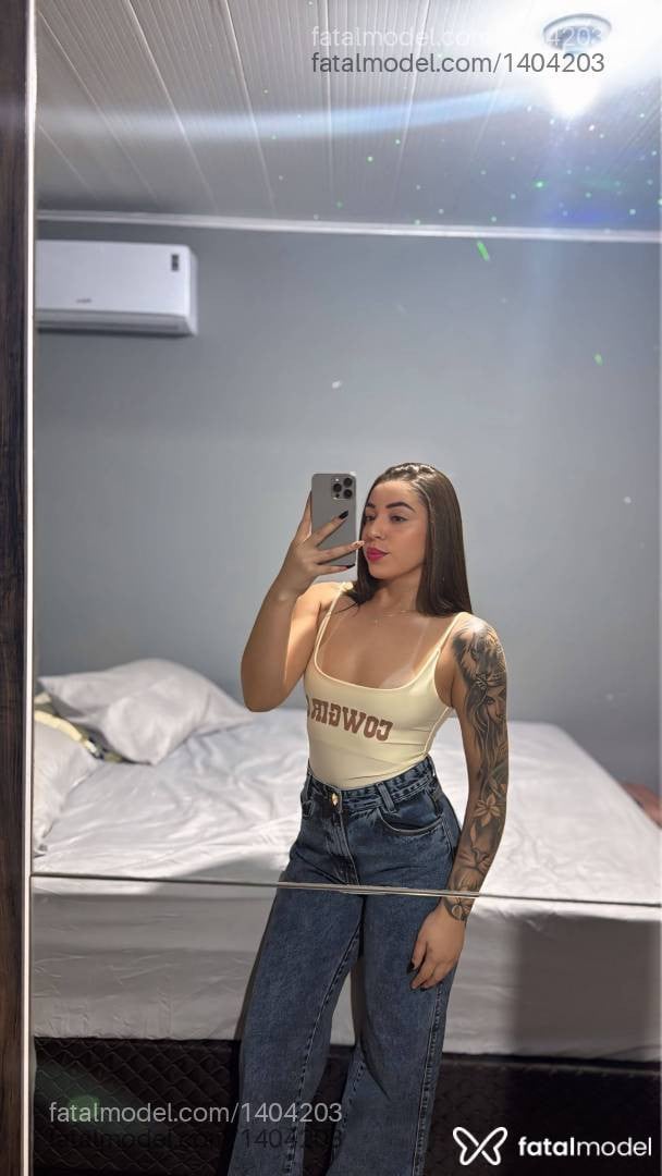 Acompanhante mulher com cabelo castanho de olhos castanhos - Bella Paranaense