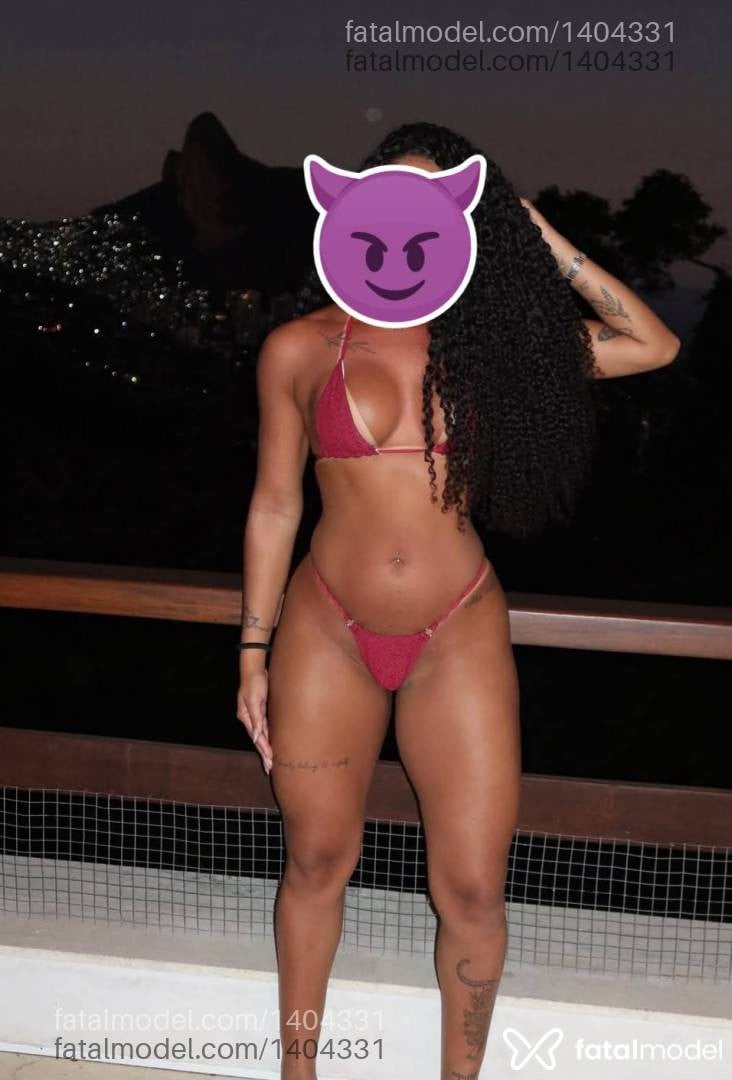 Acompanhante mulher loira (o) de olhos castanhos - Kayla