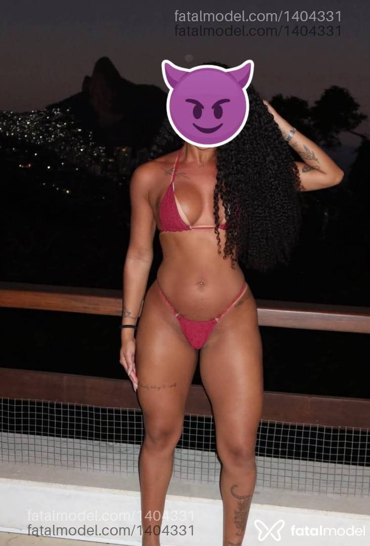 Acompanhante mulher loira (o) de olhos castanhos - Kayla