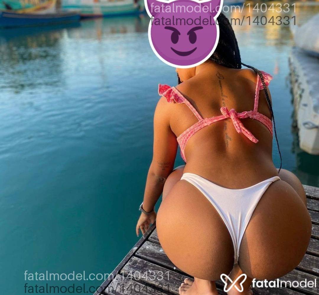 Acompanhante mulher loira (o) de olhos castanhos - Kayla