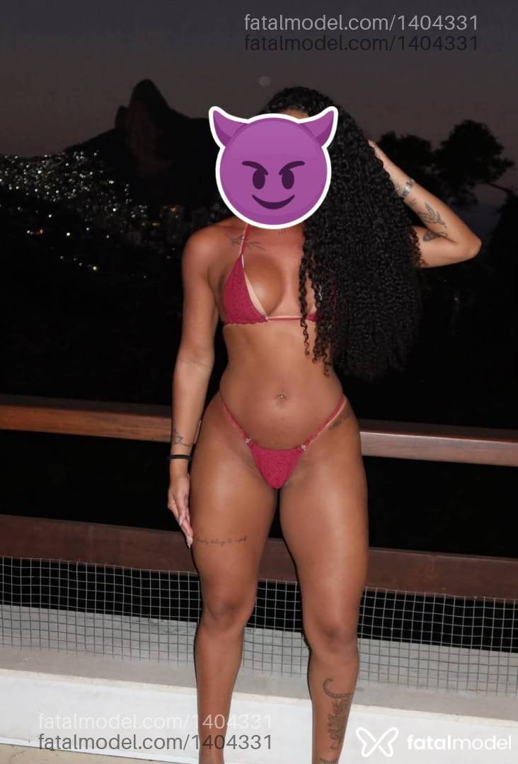 Acompanhante mulher loira (o) de olhos castanhos - Kayla