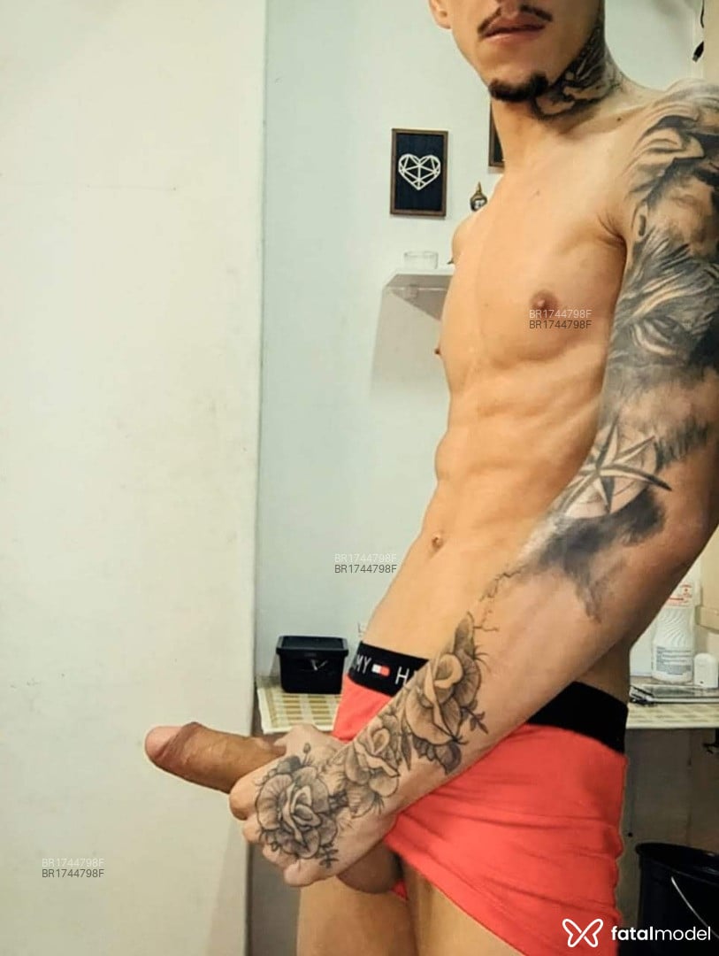 Acompanhante homem morena (o) de olhos castanhos em Rio de Janeiro Acompanhante homem morena (o) de olhos castanhos em Rio de Janeiro - Kaique Fortunato