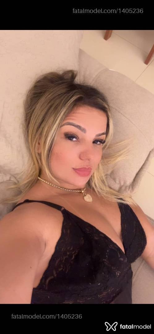 Acompanhante mulher loira (o) de olhos castanhos - Lara Torres