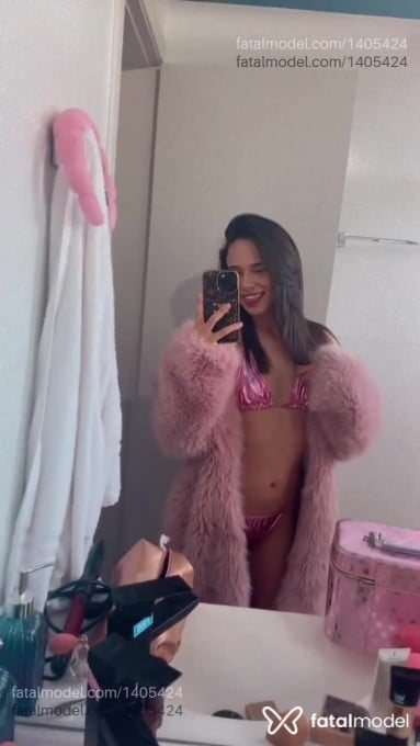 Acompanhante mulher com cabelo castanho de olhos castanhos em São José dos Pinhais Acompanhante mulher com cabelo castanho de olhos castanhos em São José dos Pinhais - Nicole Castro
