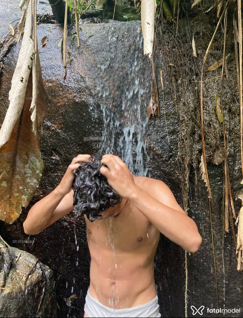 Acompanhante homem com cabelo castanho de olhos castanhos em Itapema Acompanhante homem com cabelo castanho de olhos castanhos em Itapema - Philip