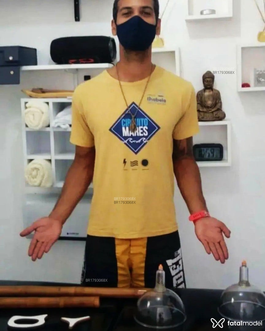 Acompanhante homem com cabelo grisalho de olhos pretos em Virtual - Golf Romeu