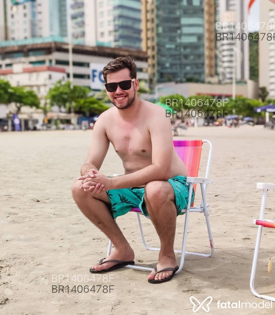 Acompanhante homem com cabelo castanho de olhos cinza em Maringá Acompanhante homem com cabelo castanho de olhos cinza em Maringá - Leo Camargo