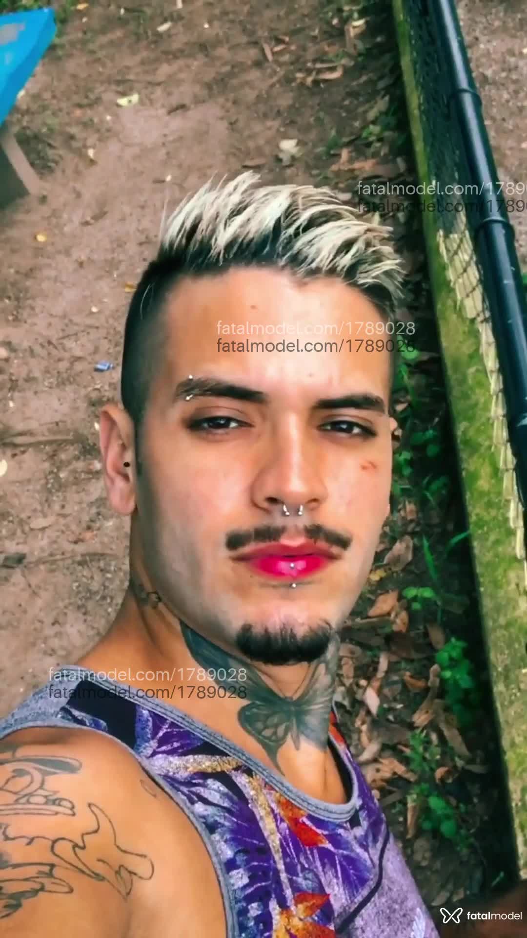 Acompanhante homem loira (o) de olhos pretos em Virtual - Thi pu