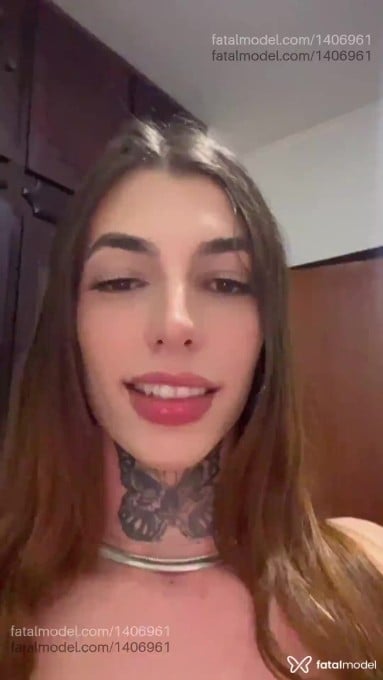 Acompanhante mulher trans com cabelo castanho de olhos castanhos - Mel