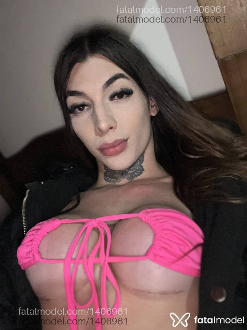 Acompanhante mulher trans com cabelo castanho de olhos castanhos em Franca - Mel