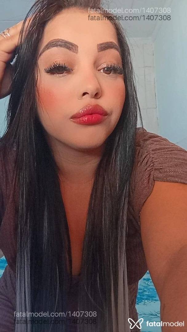 Acompanhante mulher loira (o) de olhos castanhos em São Luís de Montes Belos - Bruna Padilha