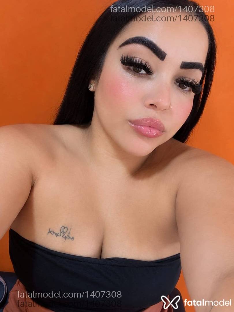 Acompanhante mulher loira (o) de olhos castanhos - Nanda Padilha