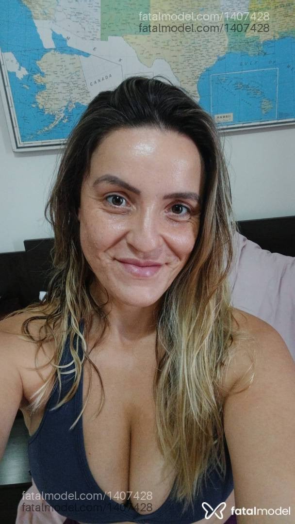 Acompanhante mulher loira (o) de olhos castanhos - Hellen Duarte Acompanhante mulher loira (o) de olhos castanhos - Hellen Duarte