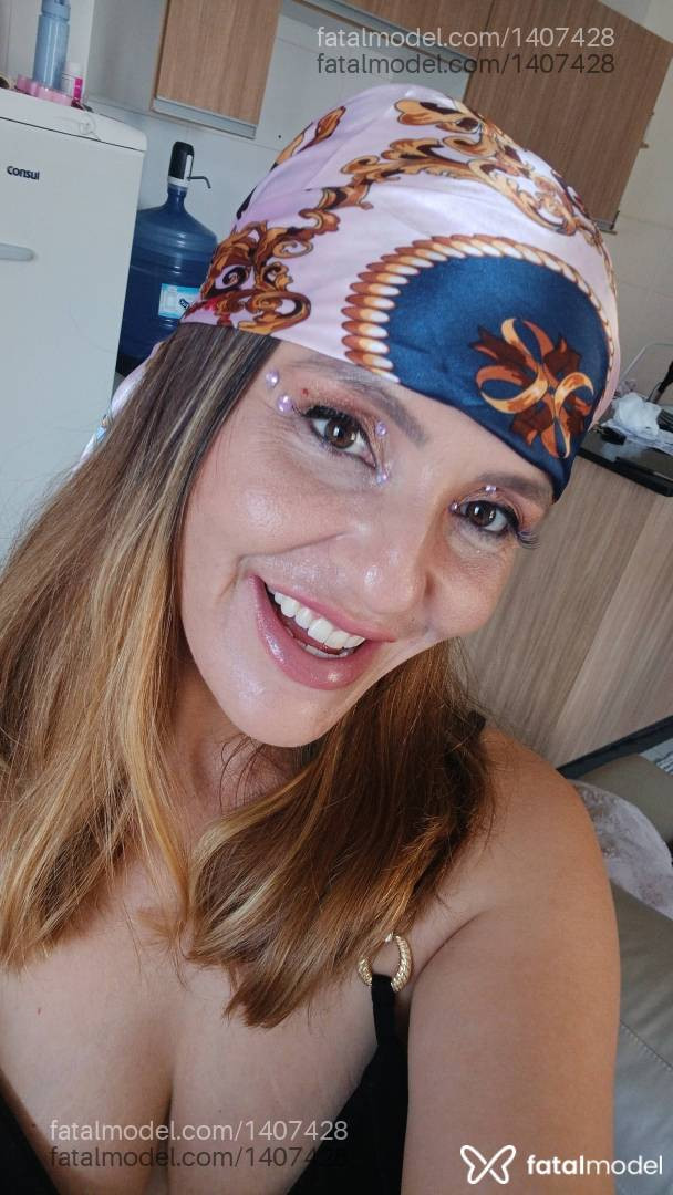 Acompanhante mulher loira (o) de olhos castanhos - Hellen Duarte Acompanhante mulher loira (o) de olhos castanhos - Hellen Duarte