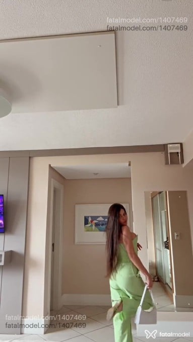 Acompanhante mulher com cabelo castanho de olhos castanhos em Itapema - Laura