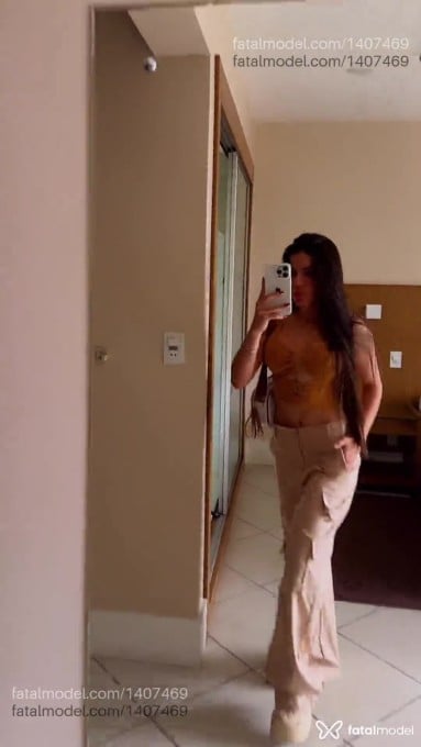Acompanhante mulher com cabelo castanho de olhos castanhos em Itapema - Laura