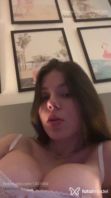 Acompanhante mulher com cabelo castanho de olhos castanhos em Itapema - Laura