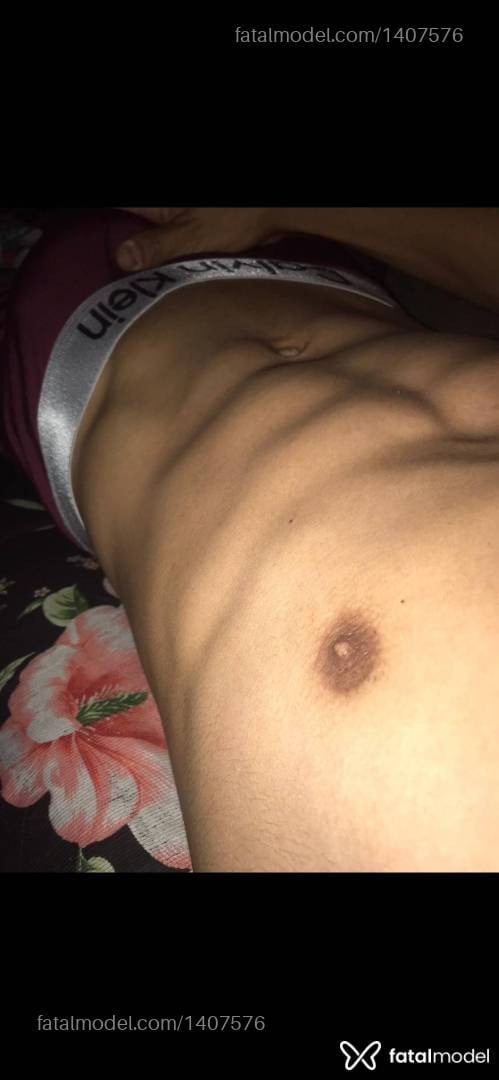 Acompanhante homem com cabelo castanho de olhos pretos - Victor castro