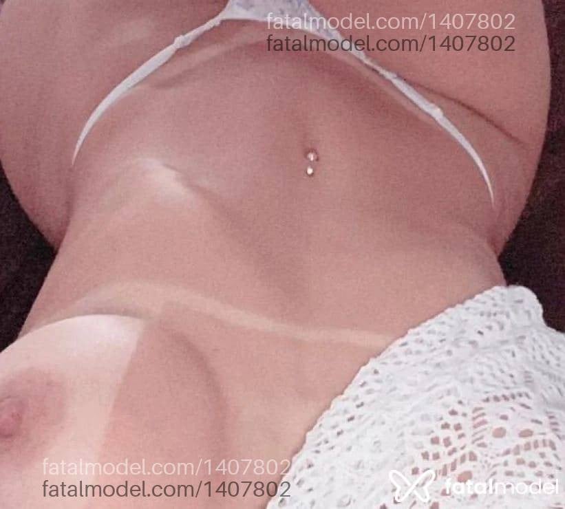 Acompanhante mulher loira (o) de olhos castanhos - Daniely