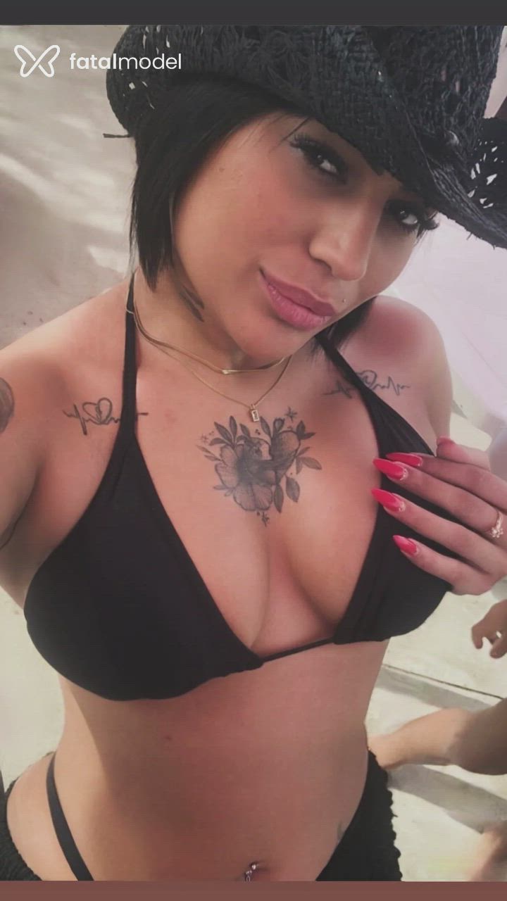 Acompanhante mulher morena (o) de olhos pretos - Raquel Nefertari Acompanhante mulher morena (o) de olhos pretos - Raquel Nefertari