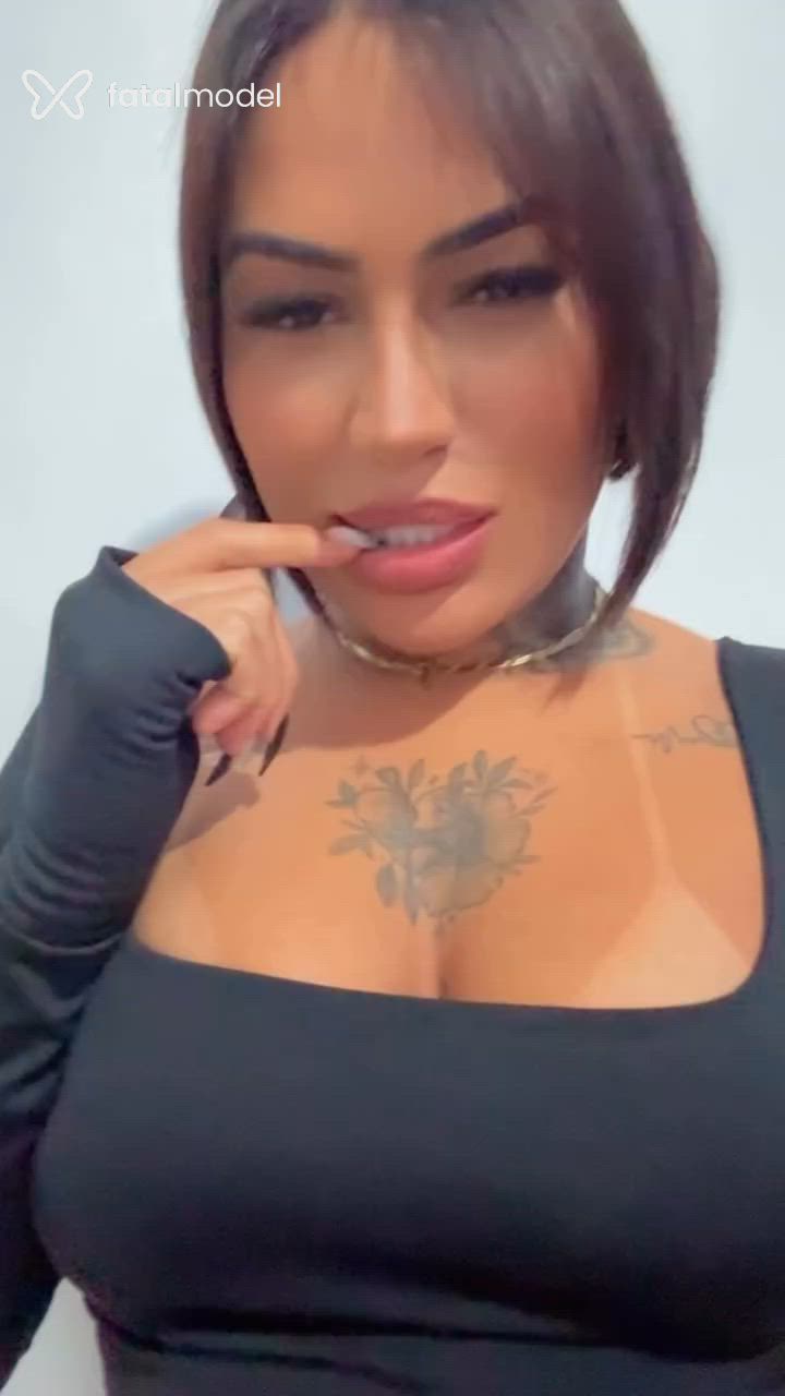 Acompanhante mulher morena (o) de olhos pretos - Raquel Nefertari Acompanhante mulher morena (o) de olhos pretos - Raquel Nefertari