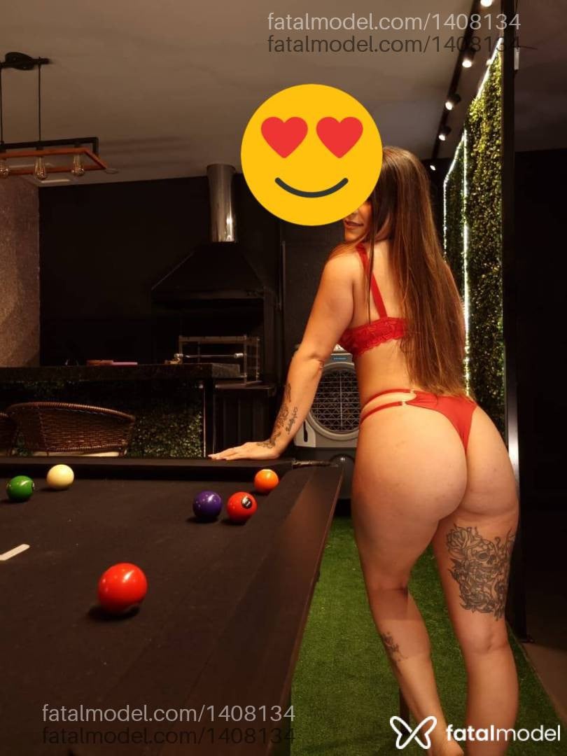 Acompanhante mulher com cabelo castanho de olhos verdes - Yara